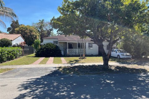 House in Miami, Florida 3 bedrooms, 102.75 sq.m. № 2046724 - photo 3