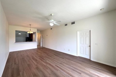 Condo in Orlando, Florida, 2 bedrooms № 2104696 - photo 5