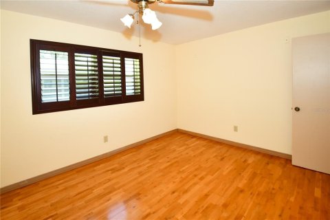 House in Largo, Florida 3 bedrooms, 165.55 sq.m. № 1675842 - photo 23