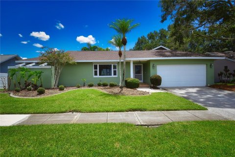 House in Largo, Florida 3 bedrooms, 165.55 sq.m. № 1675842 - photo 1