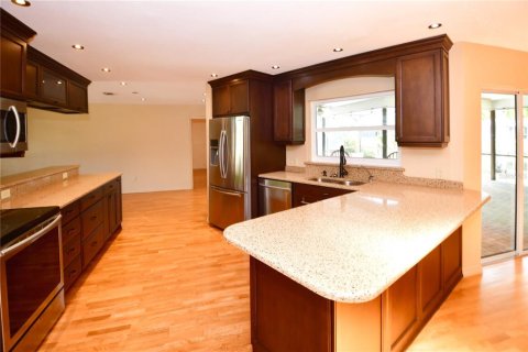 House in Largo, Florida 3 bedrooms, 165.55 sq.m. № 1675842 - photo 13