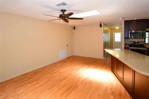 House in Largo, Florida 3 bedrooms, 165.55 sq.m. № 1675842 - photo 16