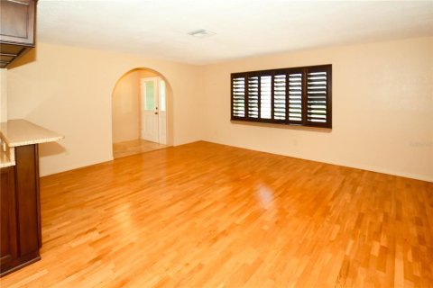 House in Largo, Florida 3 bedrooms, 165.55 sq.m. № 1675842 - photo 28