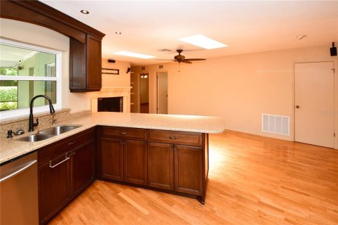 House in Largo, Florida 3 bedrooms, 165.55 sq.m. № 1675842 - photo 11
