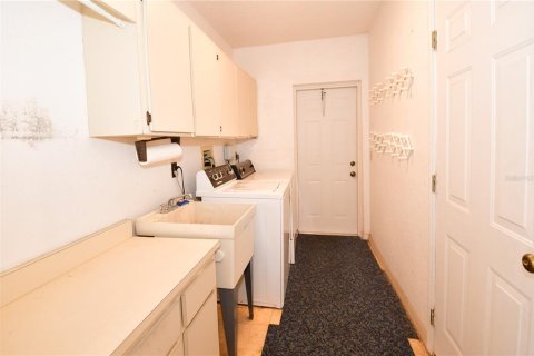 House in Largo, Florida 3 bedrooms, 165.55 sq.m. № 1675842 - photo 26