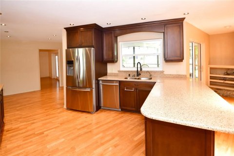 House in Largo, Florida 3 bedrooms, 165.55 sq.m. № 1675842 - photo 14