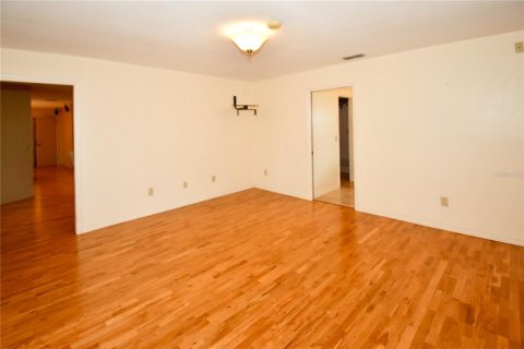 House in Largo, Florida 3 bedrooms, 165.55 sq.m. № 1675842 - photo 29