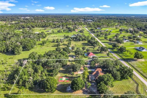 Casa en venta en Eustis, Florida, 4 dormitorios, 349.31 m2 № 1899336 - foto 2