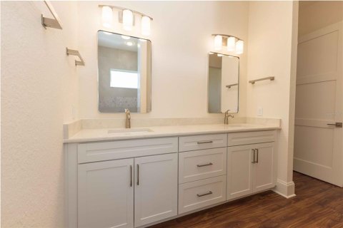 Casa en venta en Oxford, Florida, 4 dormitorios, 203.83 m2 № 2097859 - foto 22