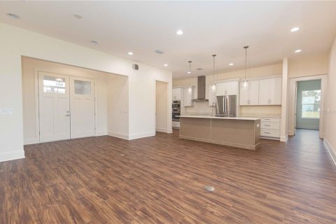 Casa en venta en Oxford, Florida, 4 dormitorios, 203.83 m2 № 2097859 - foto 6