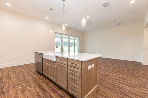 Casa en venta en Oxford, Florida, 4 dormitorios, 203.83 m2 № 2097859 - foto 8