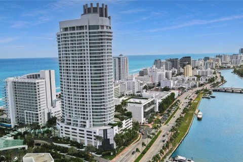 Condo in Miami Beach, Florida, 1 bedroom  № 1888818 - photo 1