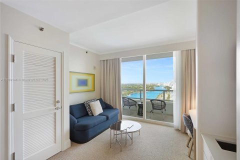 Condo in Miami Beach, Florida, 1 bedroom  № 1888818 - photo 13