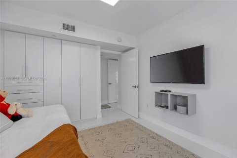 Снять в аренду кондоминиум в Майами-Бич, Флорида 3 спальни, 157.93м2, № 2066952 - фото 24