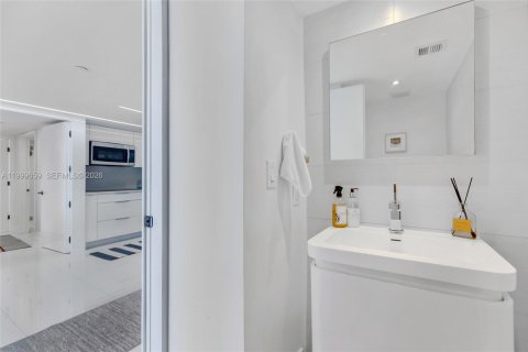 Снять в аренду кондоминиум в Майами-Бич, Флорида 3 спальни, 157.93м2, № 2066952 - фото 17