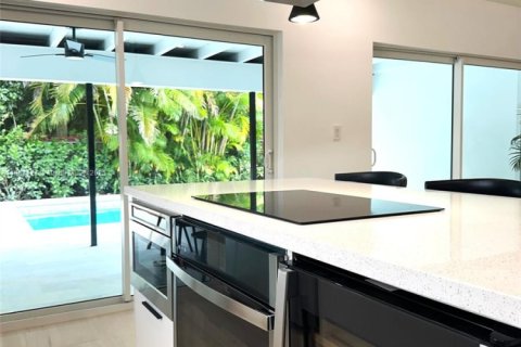 Villa ou maison à vendre à Miami, Floride: 4 chambres № 1872686 - photo 6
