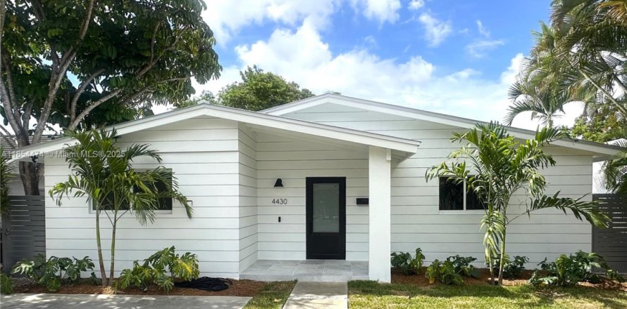 Villa ou maison à Miami, Floride 4 chambres № 1872686