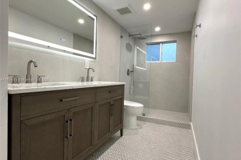 Villa ou maison à vendre à Miami, Floride: 4 chambres № 1872686 - photo 9