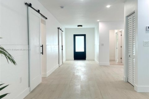 Villa ou maison à vendre à Miami, Floride: 4 chambres № 1872686 - photo 4
