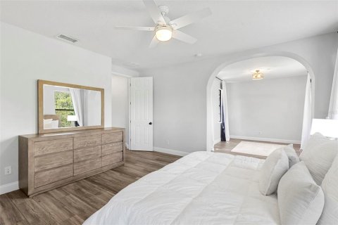 House in Tampa, Florida 4 bedrooms, 278.34 sq.m. № 1885014 - photo 30