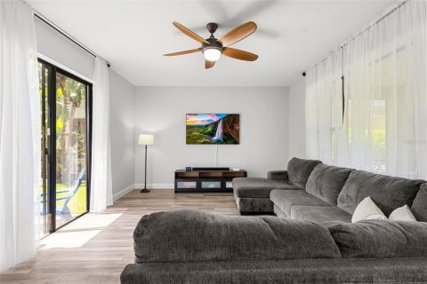 House in Tampa, Florida 4 bedrooms, 278.34 sq.m. № 1885014 - photo 13
