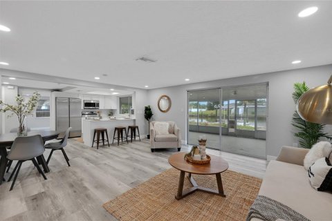 House in Hudson, Florida 3 bedrooms, 150.97 sq.m. № 1912532 - photo 4