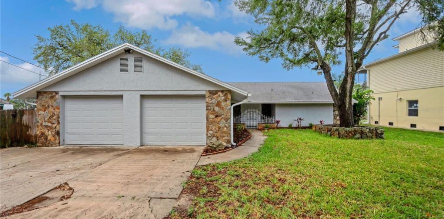 House in Hudson, Florida 3 bedrooms, 150.97 sq.m. № 1912532