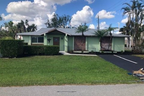 Propiedad comercial en venta en Port Charlotte, Florida, 208.84 m2 № 1723860 - foto 2