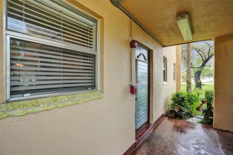 Condominio en venta en Sunrise, Florida, 2 dormitorios, 78.97 m2 № 2048761 - foto 4