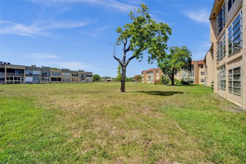 Condominio en venta en Sunrise, Florida, 2 dormitorios, 78.97 m2 № 2048761 - foto 20