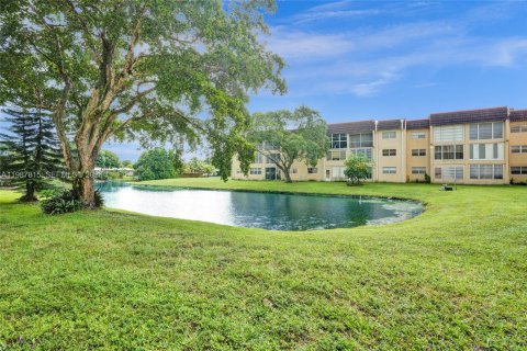 Condominio en venta en Sunrise, Florida, 2 dormitorios, 78.97 m2 № 2048761 - foto 19