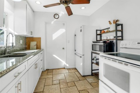 Villa ou maison à vendre à Hollywood, Floride: 2 chambres, 95.32 m2 № 2005388 - photo 21