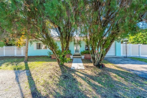 Villa ou maison à vendre à Hollywood, Floride: 2 chambres, 95.32 m2 № 2005388 - photo 2