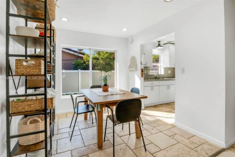 Villa ou maison à vendre à Hollywood, Floride: 2 chambres, 95.32 m2 № 2005388 - photo 18