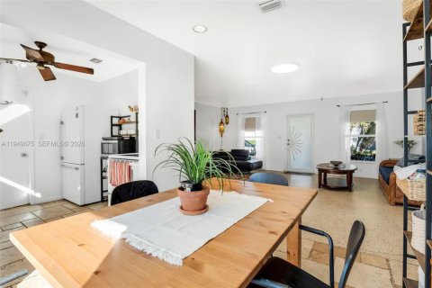 Villa ou maison à vendre à Hollywood, Floride: 2 chambres, 95.32 m2 № 2005388 - photo 20