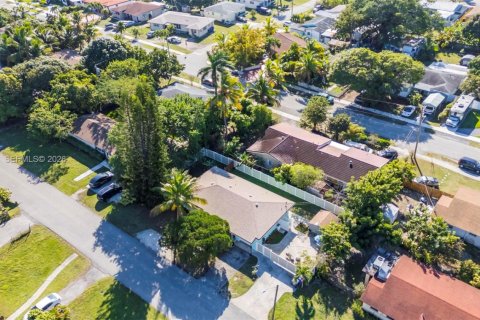 Villa ou maison à vendre à Hollywood, Floride: 2 chambres, 95.32 m2 № 2005388 - photo 29