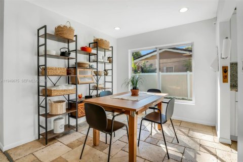 Villa ou maison à vendre à Hollywood, Floride: 2 chambres, 95.32 m2 № 2005388 - photo 17