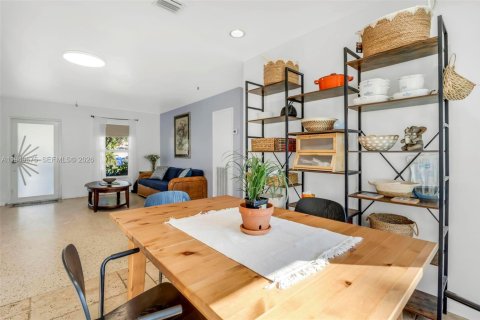 Villa ou maison à vendre à Hollywood, Floride: 2 chambres, 95.32 m2 № 2005388 - photo 19