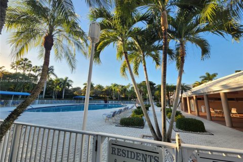 Купить кондоминиум в Тамарак, Флорида 2 спальни, 112.88м2, № 1977008 - фото 15