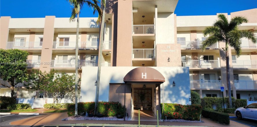 Кондоминиум с 2 спальнями в Тамарак, Флорида № 1977008