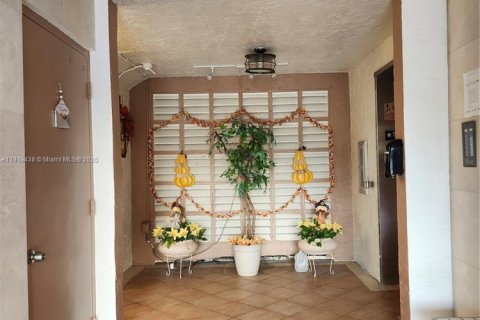 Купить кондоминиум в Тамарак, Флорида 2 спальни, 112.88м2, № 1977008 - фото 2