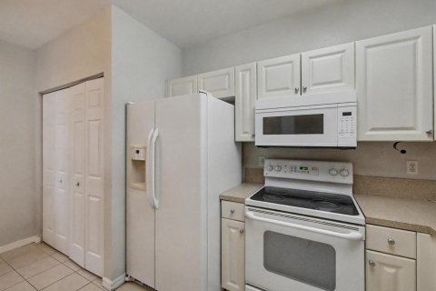 Снять в аренду таунхаус в Ривьера-Бич, Флорида 4 комнаты, 113.99м2, № 2191110 - фото 3