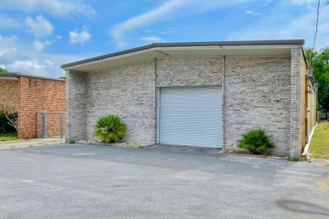 Propiedad comercial en alquiler en Fort Walton Beach, Florida, 468.23 m2 № 562127 - foto 1