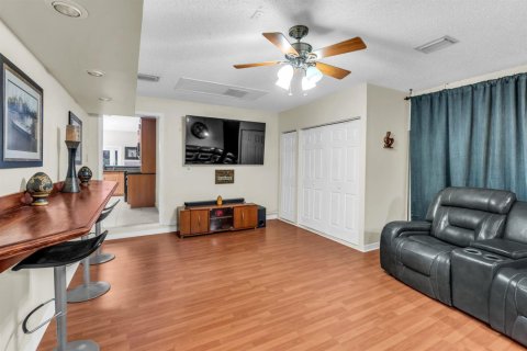 House in Miramar, Florida 3 bedrooms, 144.18 sq.m. № 2247791 - photo 18