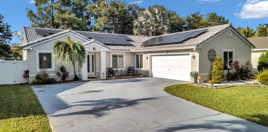 House in Miramar, Florida 3 bedrooms, 144.18 sq.m. № 2247791