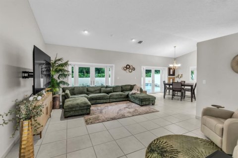 House in Miramar, Florida 3 bedrooms, 144.18 sq.m. № 2247791 - photo 4