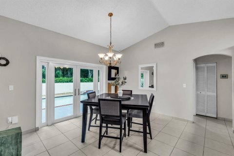 House in Miramar, Florida 3 bedrooms, 144.18 sq.m. № 2247791 - photo 7