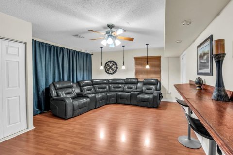 House in Miramar, Florida 3 bedrooms, 144.18 sq.m. № 2247791 - photo 17