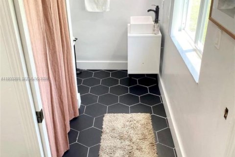 Снять в аренду коммерческую недвижимость в Майами, Флорида 46.45м2, № 2006026 - фото 8