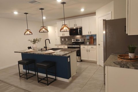 Villa ou maison à louer à Newberry, Floride: 4 chambres, 164.25 m2 № 2402948 - photo 2